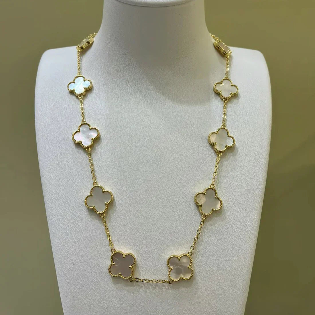 CLOVER | 10 Motive Weißes Halsband