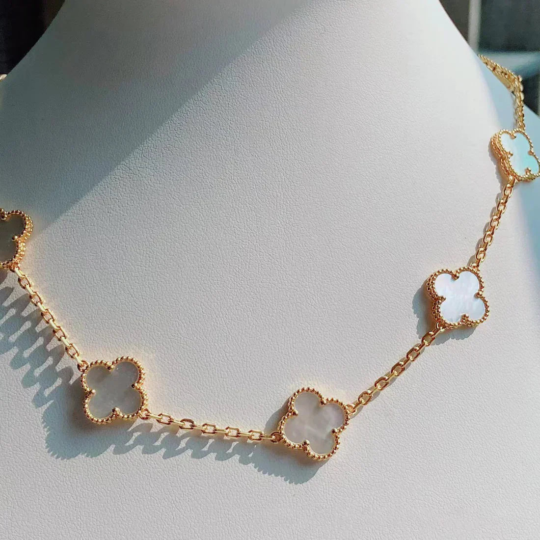CLOVER | 10 Motive Weißes Halsband