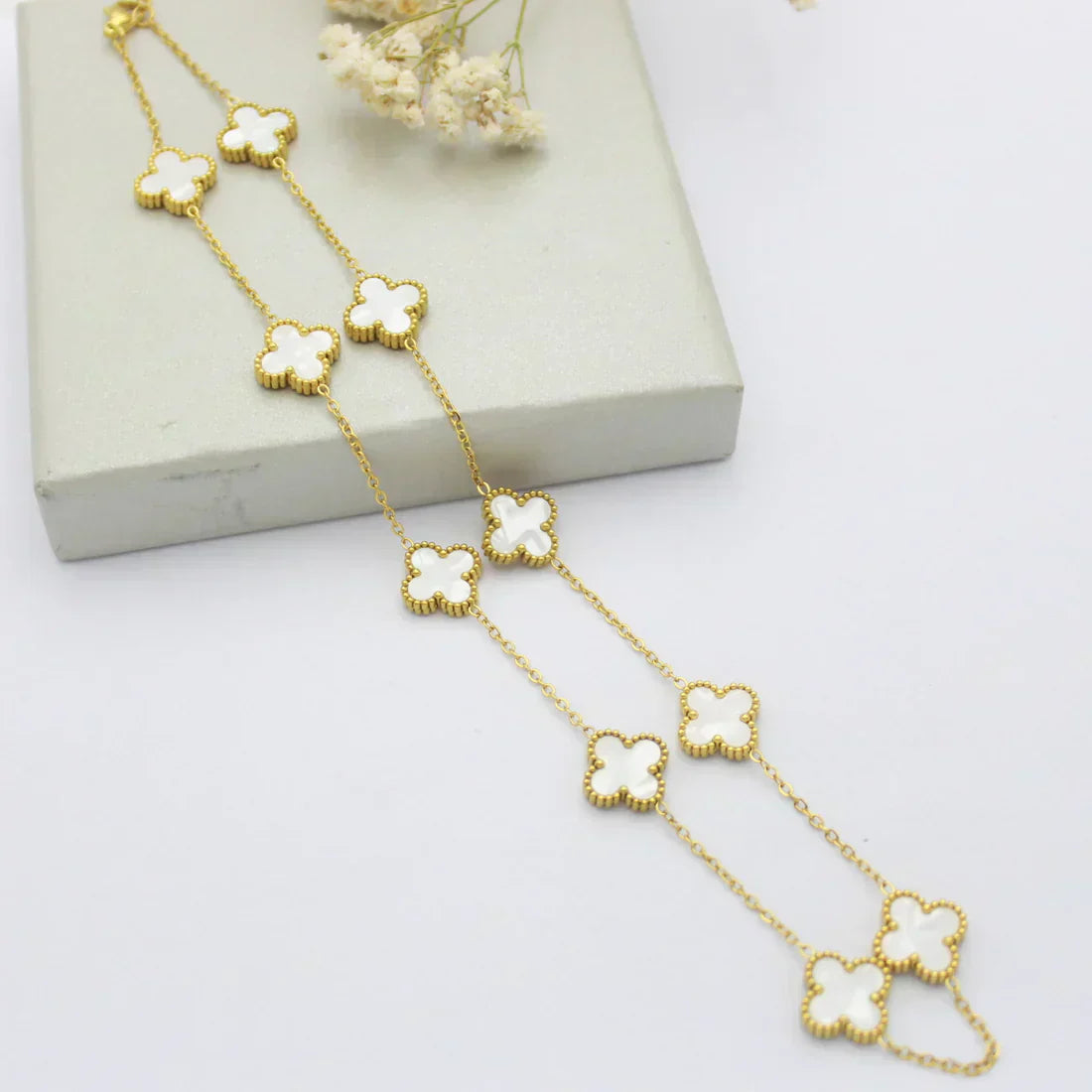 CLOVER | 10 Motive Weißes Halsband