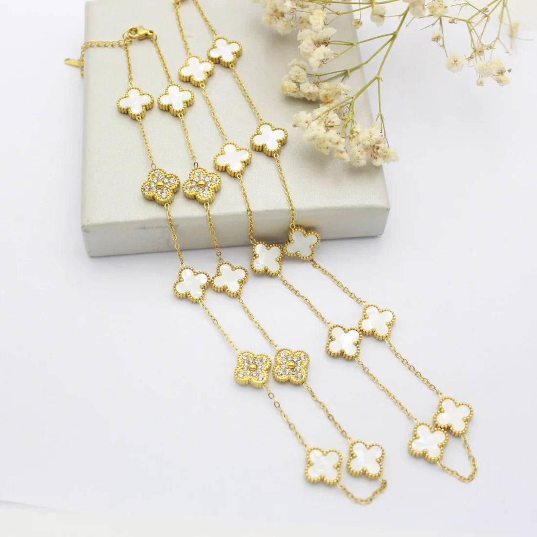 CLOVER | 10 Motive Weißes Halsband